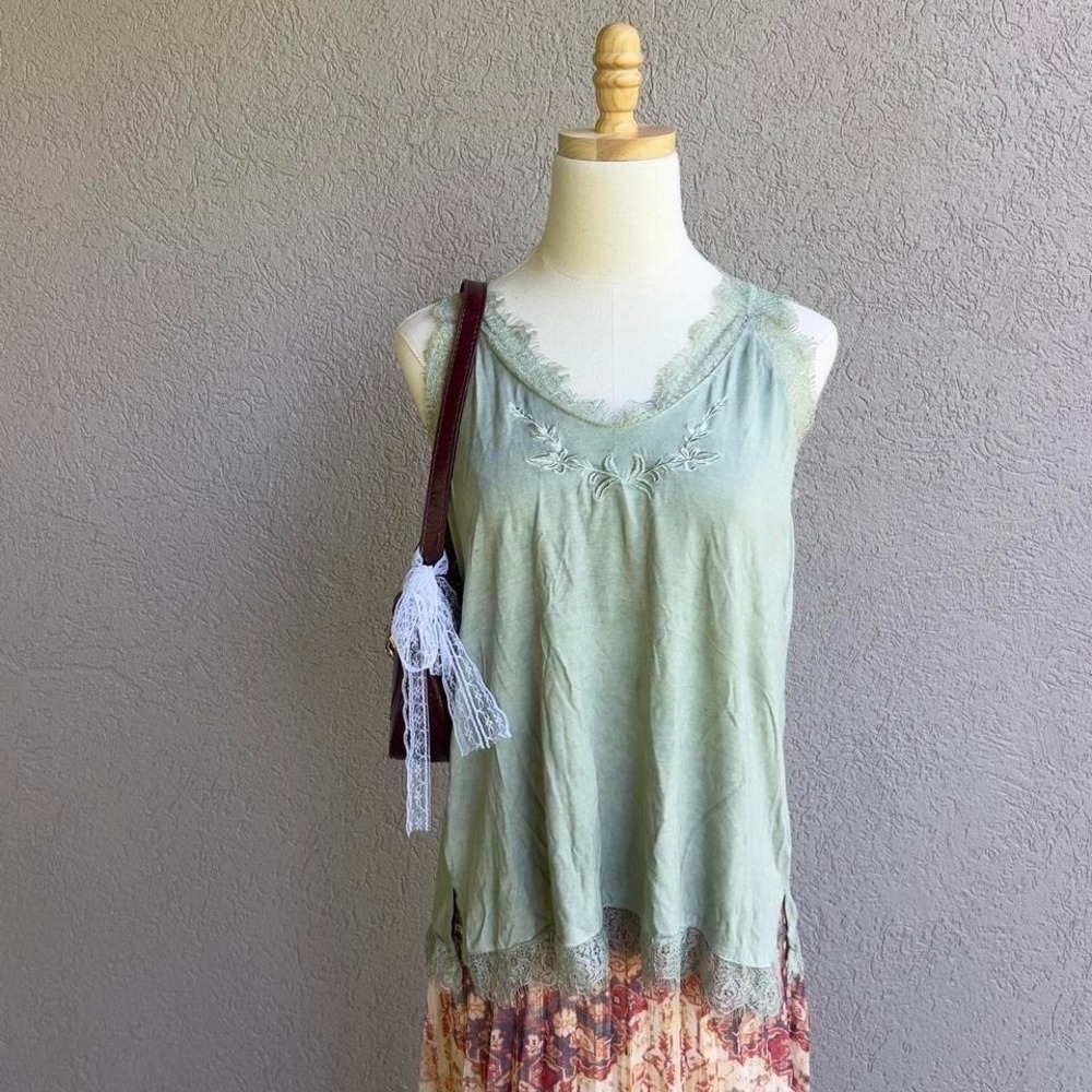 POL Green Lace Trim Tank Top Size Medium Boho Embroidered